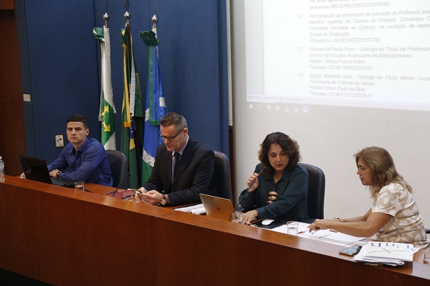 Leitura do texto da Política de Inovação da Universidade de Brasília